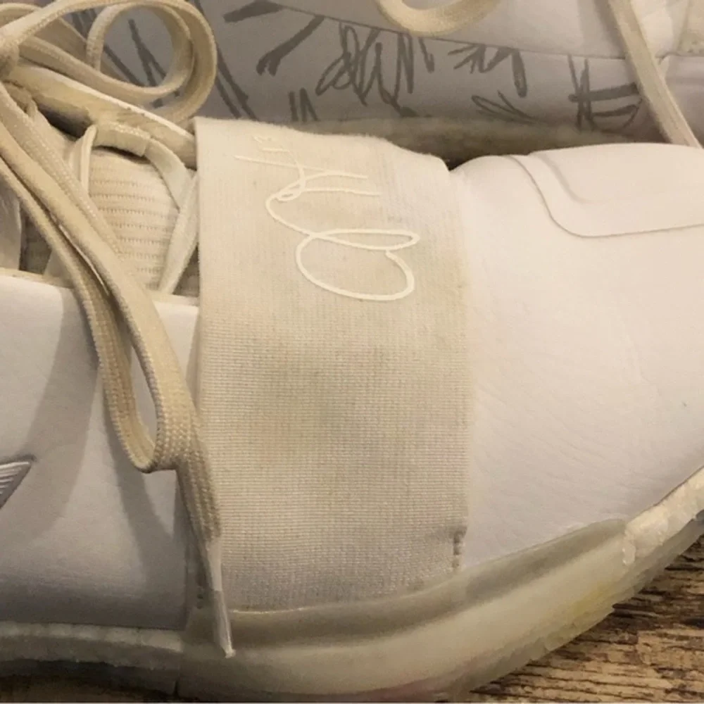 Adidas Harden Vol. 3 size 8 in great condition!